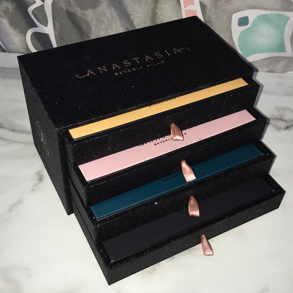 sold NEW ABH HAUL OF FAME 4 PALETTE DRAWERs